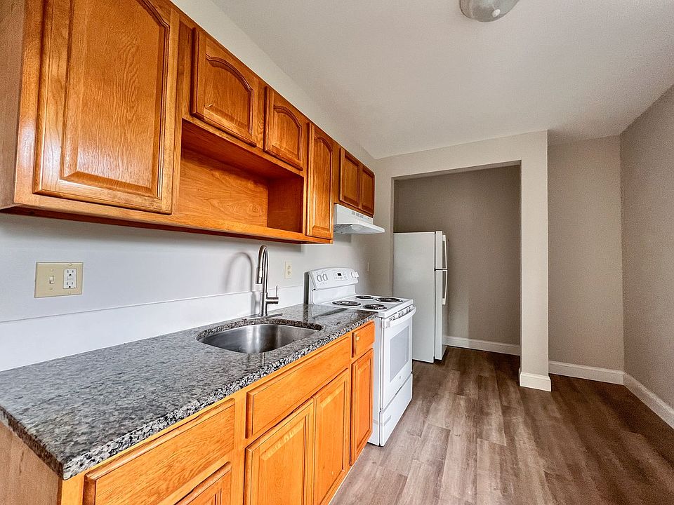1st image of 451-455 Edgewood St #303