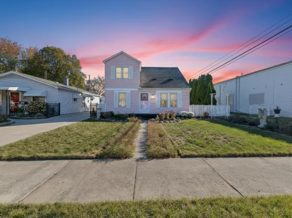 27024 Nanton St, Madison Heights, MI 48071