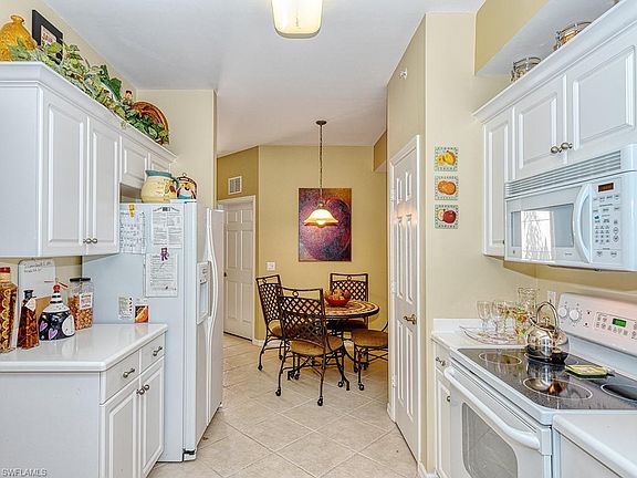 5th image of 3984 Bishopwood Ct E Unit 103