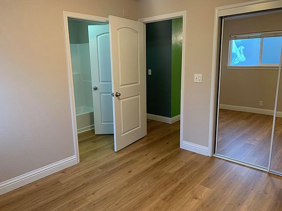 5th image of 942 Tomlinson Ln