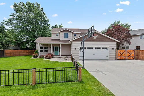 460 E Cloverleaf Dr Photo 1
