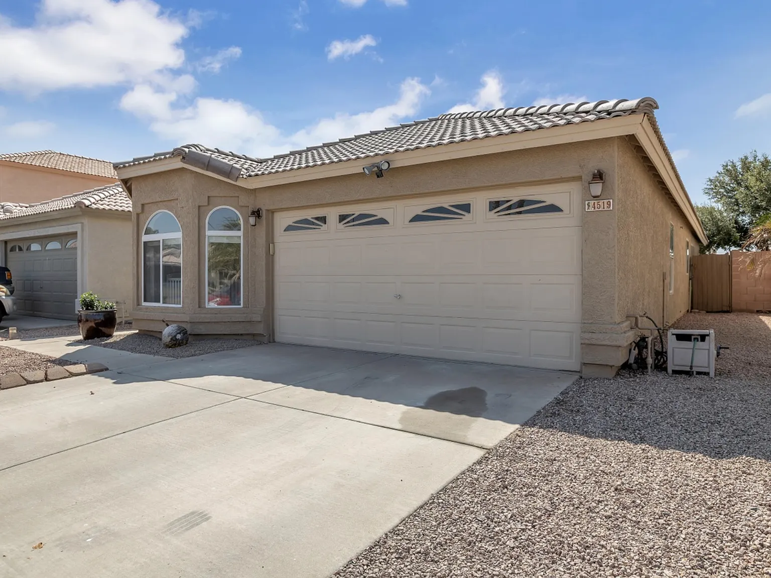 4 bed, 1363 sqft, $2,300 — Photo 2