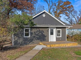 3320 Westwood Dr NW, Cedar Rapids, IA 52405