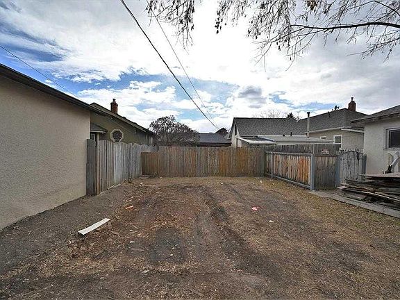 3rd image of 1024 S 18th Ave SE