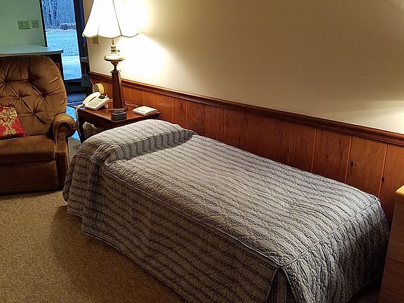 Trundle twin bed that expands