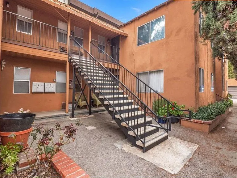 4540 Laurel Canyon Blvd #5 — Photo 1