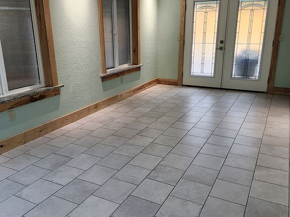 Sunroom/door to driveway