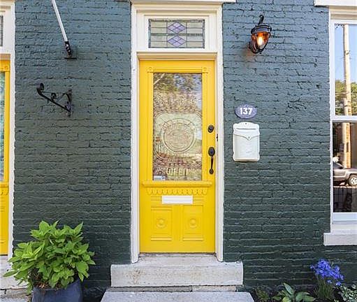 4th image of 137 Brown St