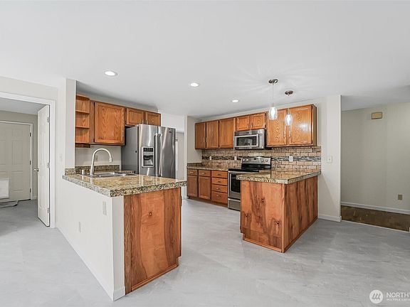 5th image of 745 Erik Way