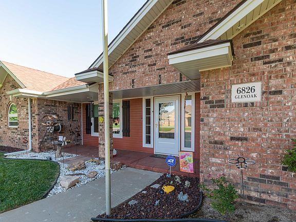 2nd image of 6826 Glenoak Ln