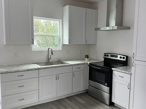 5th image of 481 Pecan St #B