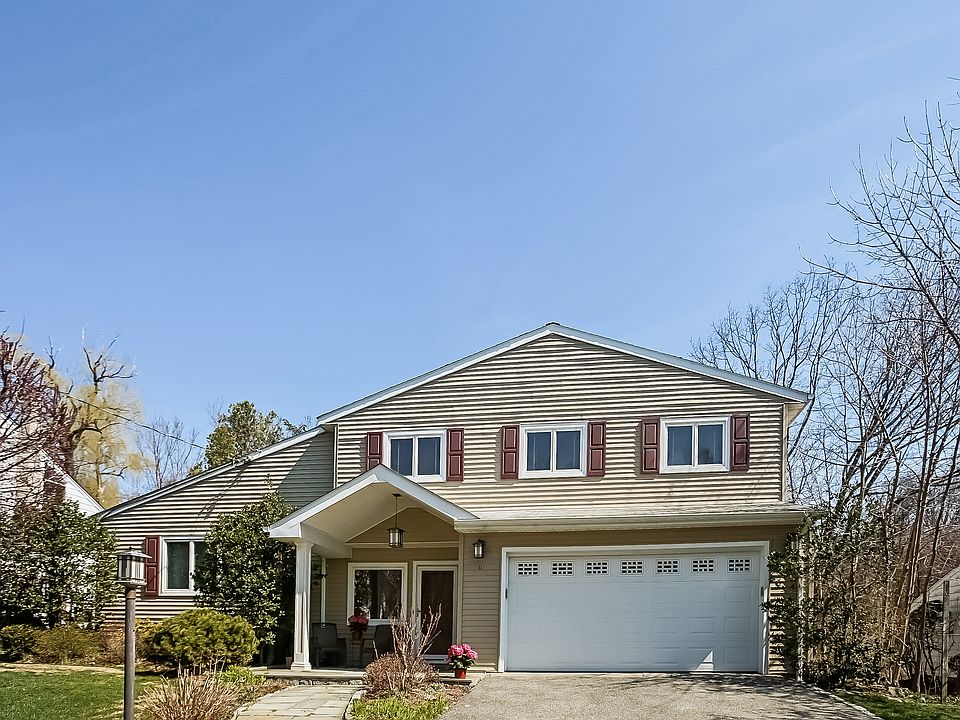 Welcome home to 11 Eastern Road.