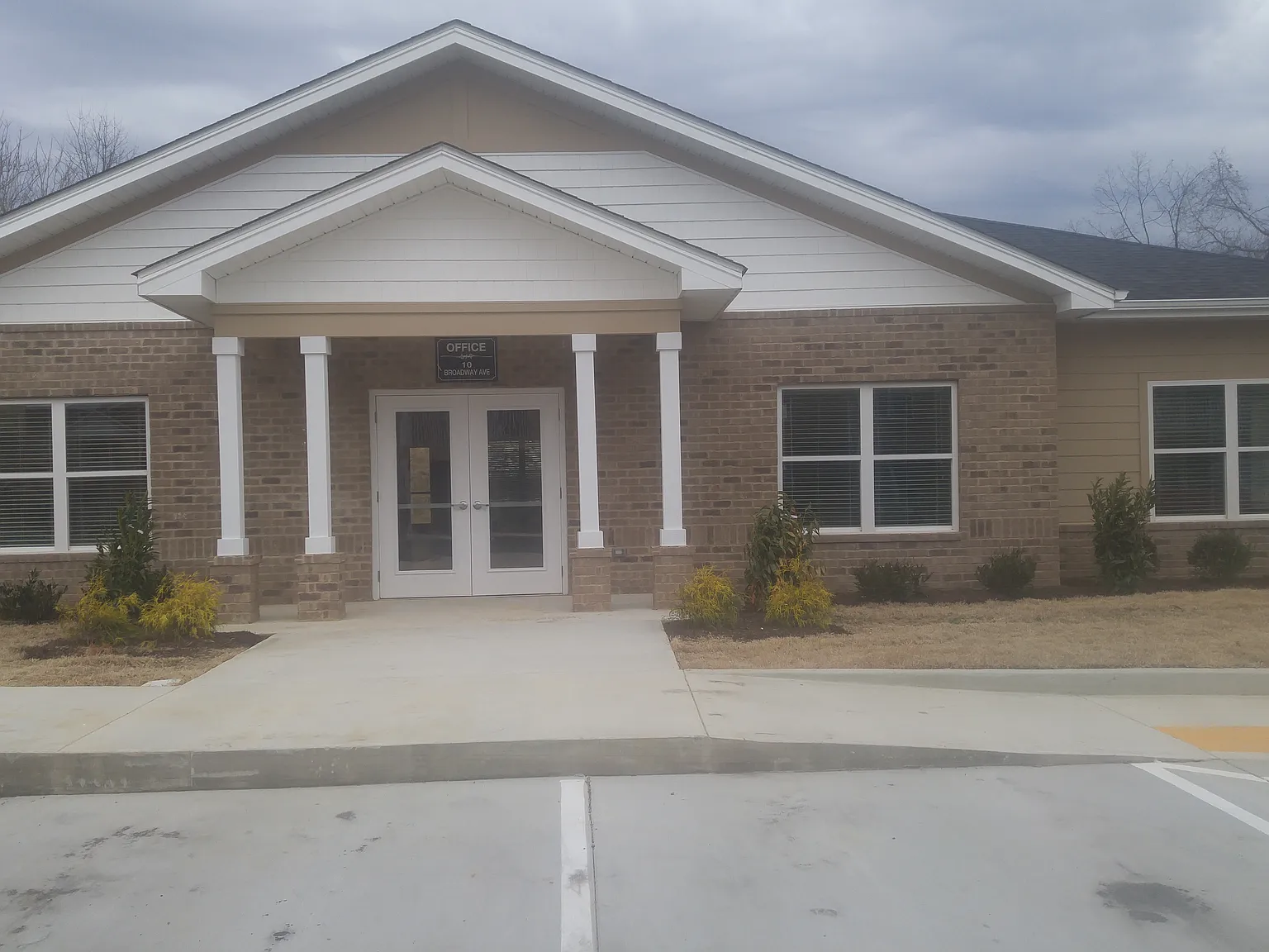 Broad Way Apartments — Photo 1