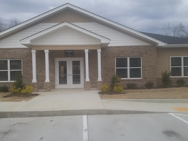 Broad Way Apartments — Photo 1