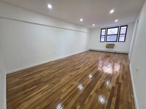 9845 57th Ave APT 3A, Corona, NY 11368