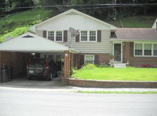 1328 Fairview St, Grundy, VA 24614