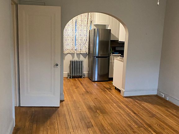 Living room to eat in kitchen