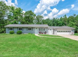 794 Robinhood Dr, Aurora, OH 44202