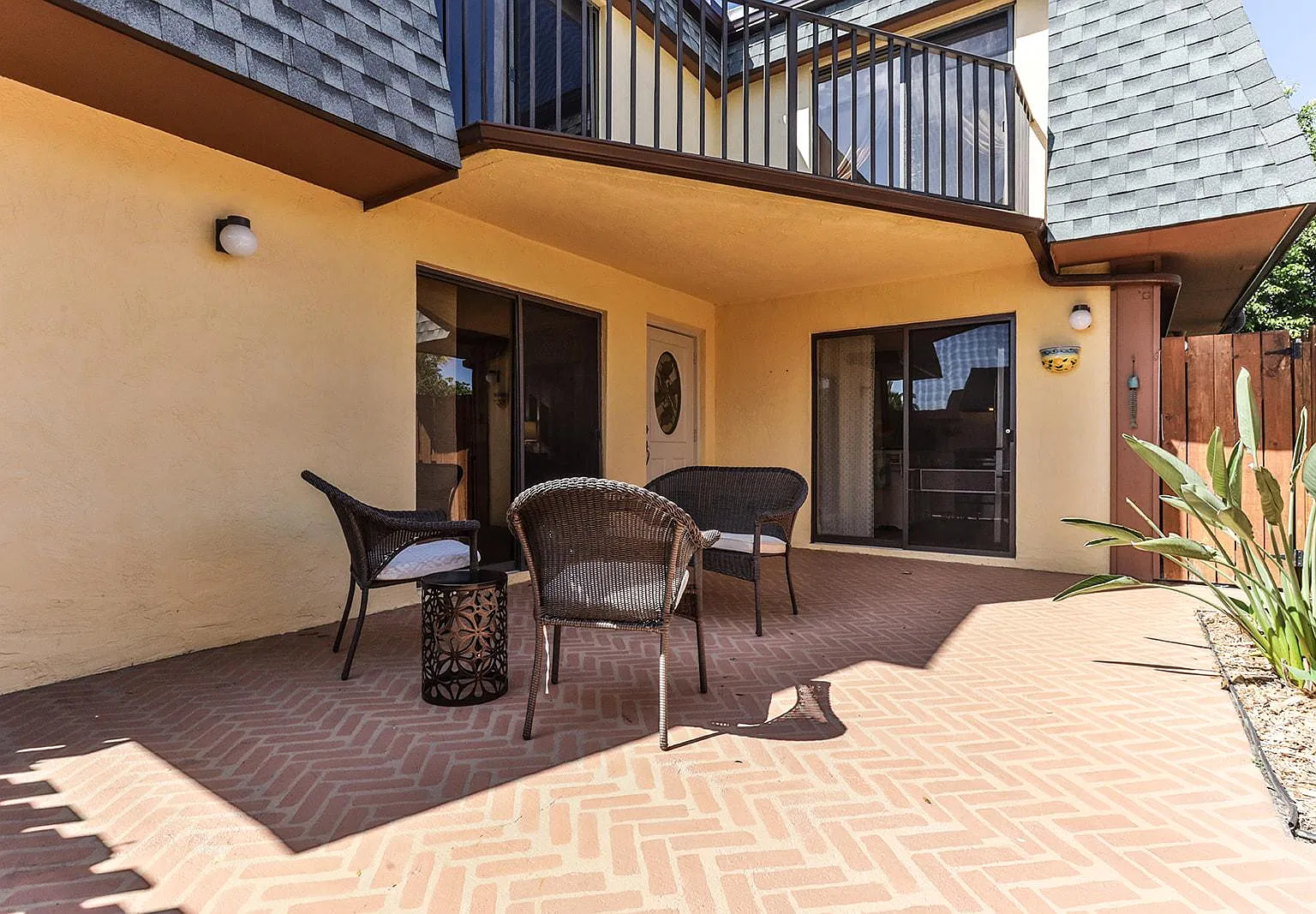 2 bed, 2.5 bath, 1328 sqft, $2,300 — Photo 3