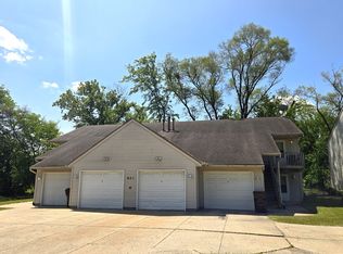 951 Minns Dr, Machesney Park, IL 61115