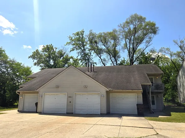 951 Minns Dr, Machesney Park, IL 61115