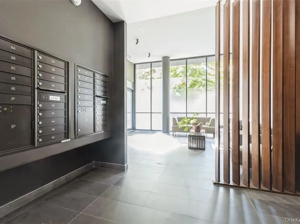 111 Monroe Street image 19 of 27