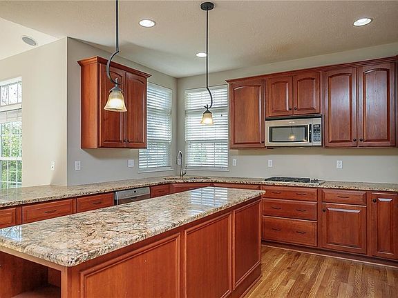 5th image of 32897 Sorrento Ln