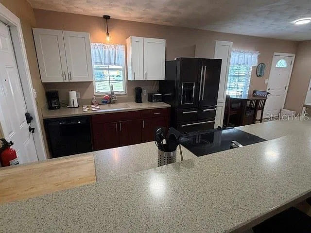 3 bed, 2.0 bath, 1687 sqft, $3,295 — Photo 3