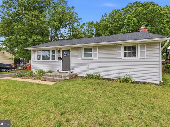16 Valley Dr, Clementon, NJ 08021