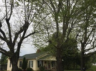 1399 Cape Hickory Rd, Hickory, NC 28601