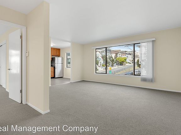 5th image of 501 Douglass St APT 2