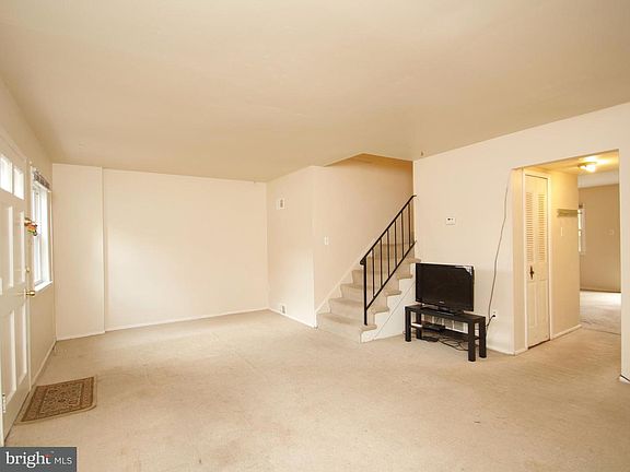 4th image of 8821 Fairhaven Ave