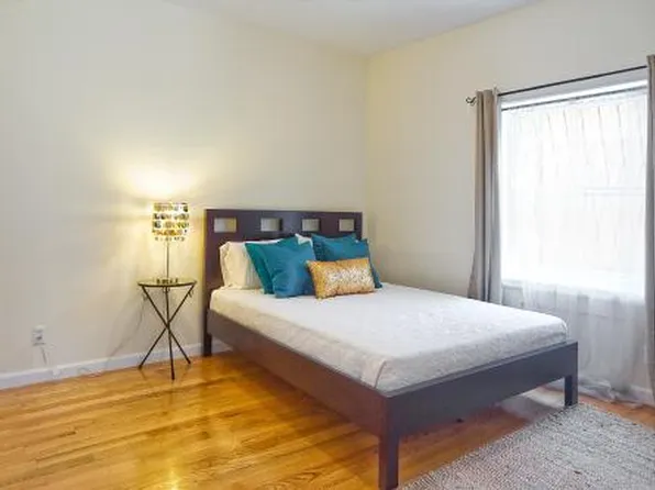 526 Avenue Z image 1 of 13