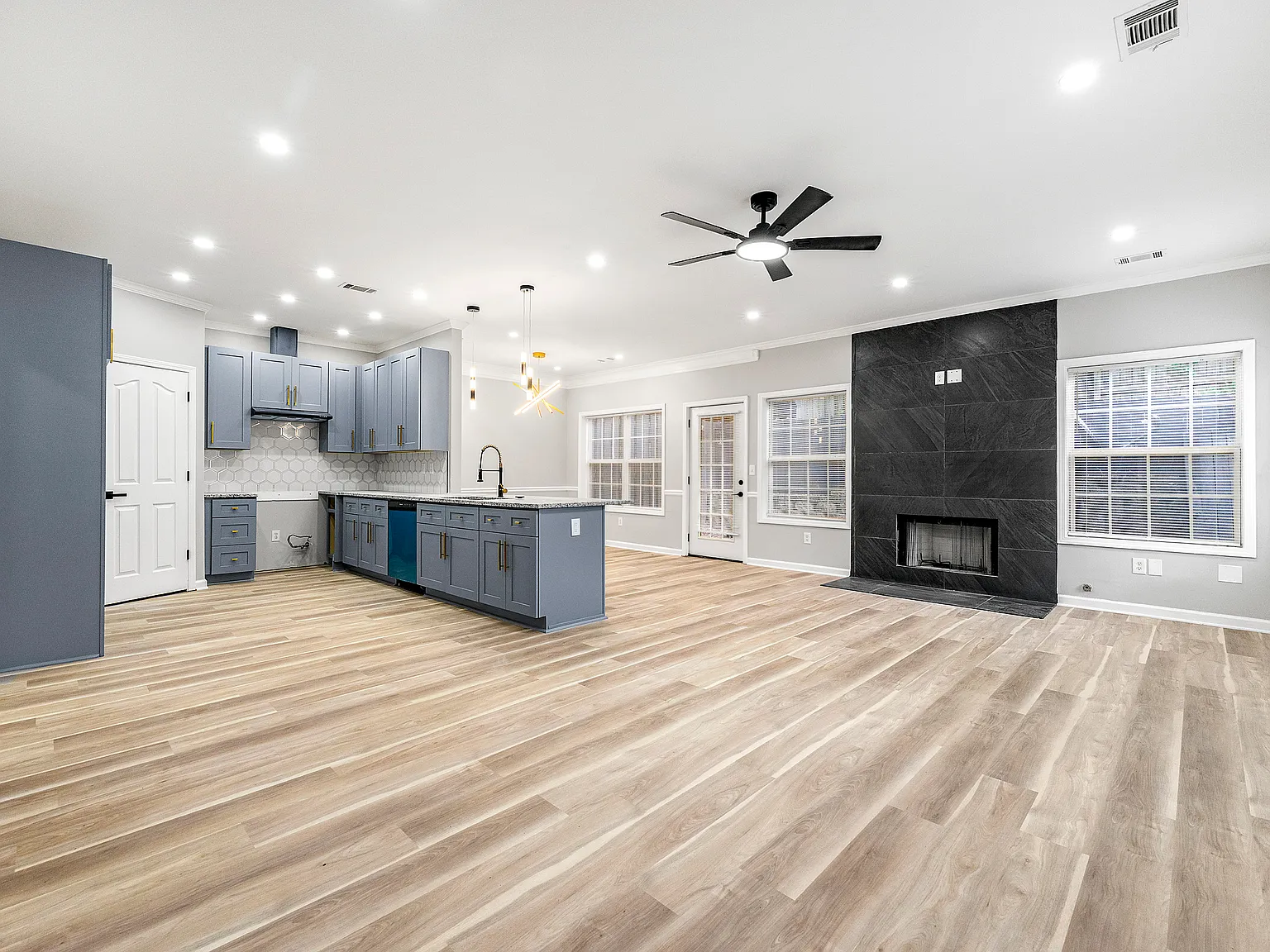 3 bed, 2.5 bath, 2540 sqft, $2,850 — Photo 1