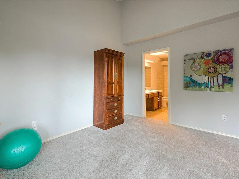 Lower level bedroom & bathrrom