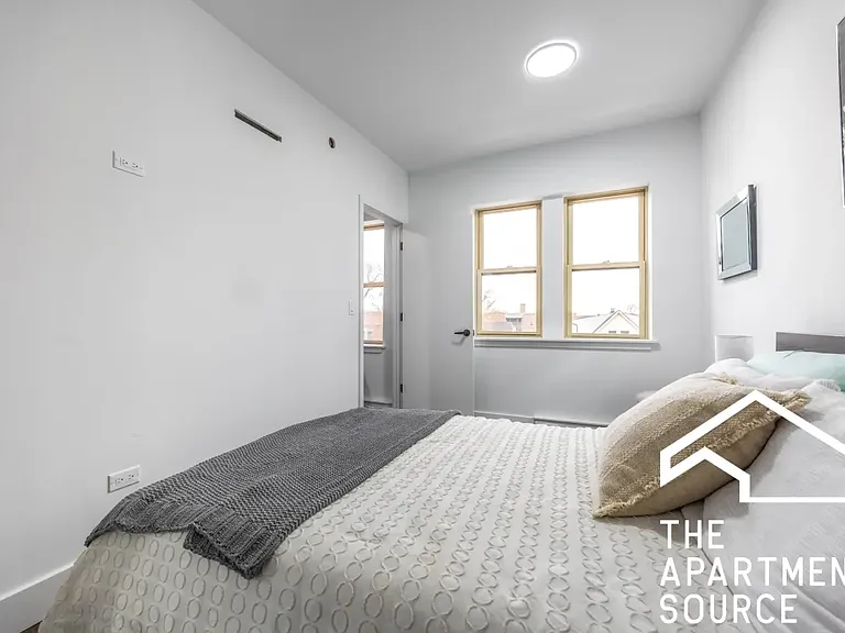 1556 W Hollywood Ave #304 — Photo 6