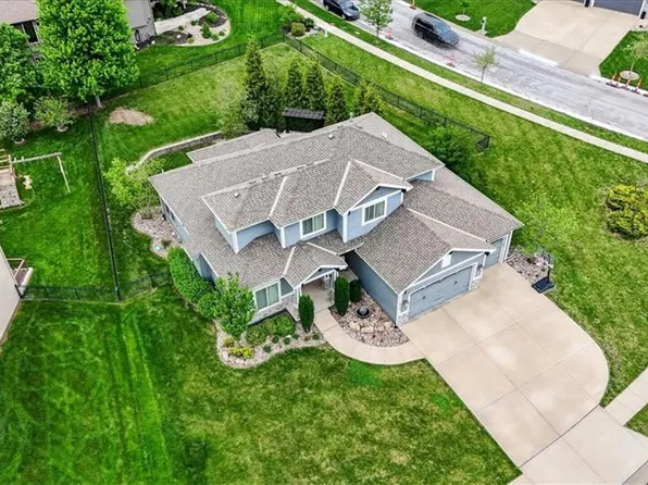 19104 W 100th Ter, Lenexa, KS 66220