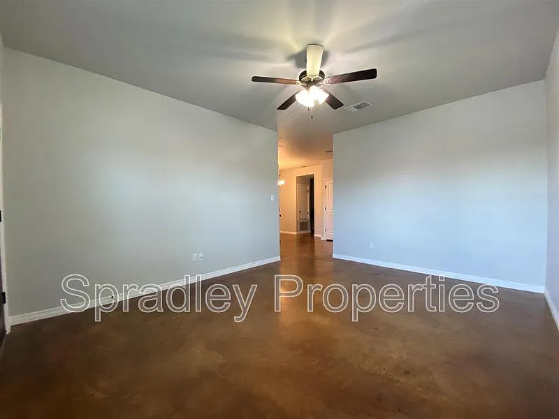 Building Photo - 204 Juniper Dr #B