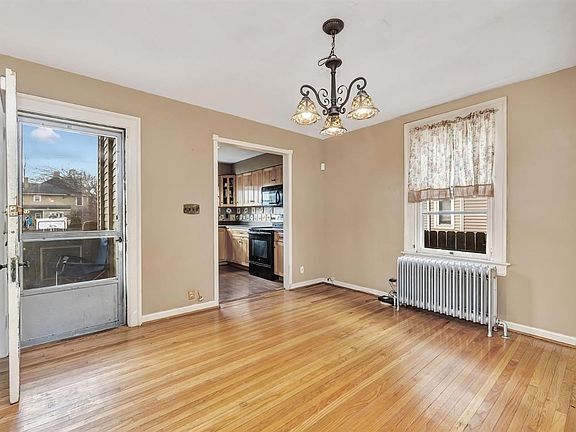 2nd image of 821 Park Ave