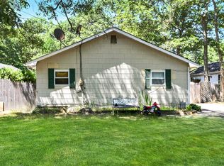 118 Pinehurst Blvd, Calverton, NY 11933