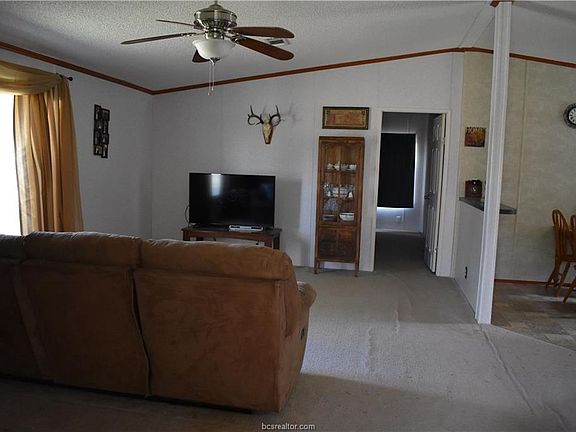 5th image of 302 Glennwood Cir