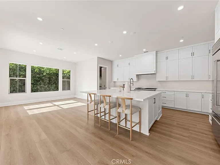 207 Alora — Photo 21