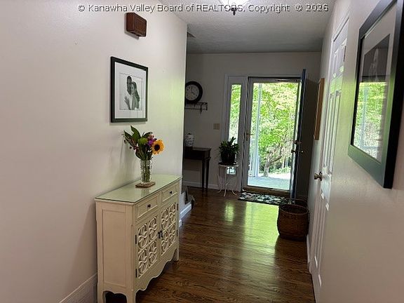 3rd image of 11 Monterey Ln
