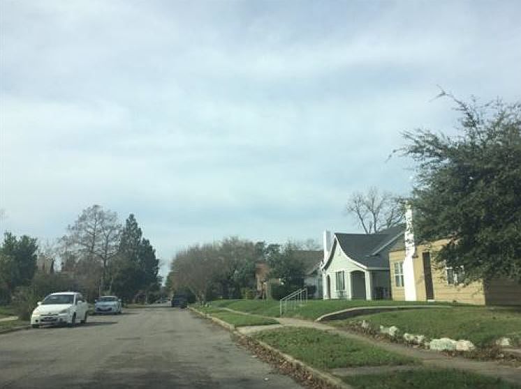 2nd image of 1423 W Rosewood Ave