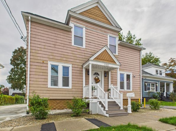 122 Roger Williams Ave