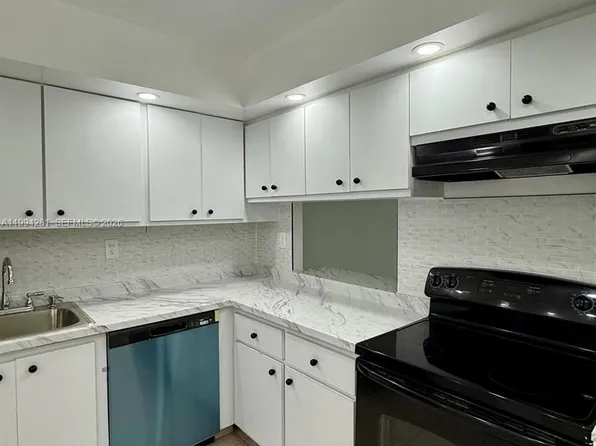 800 Parkview Dr, Hallandale, FL