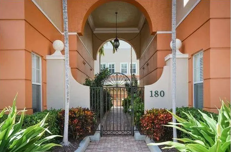 180 NE 6th Ave #F