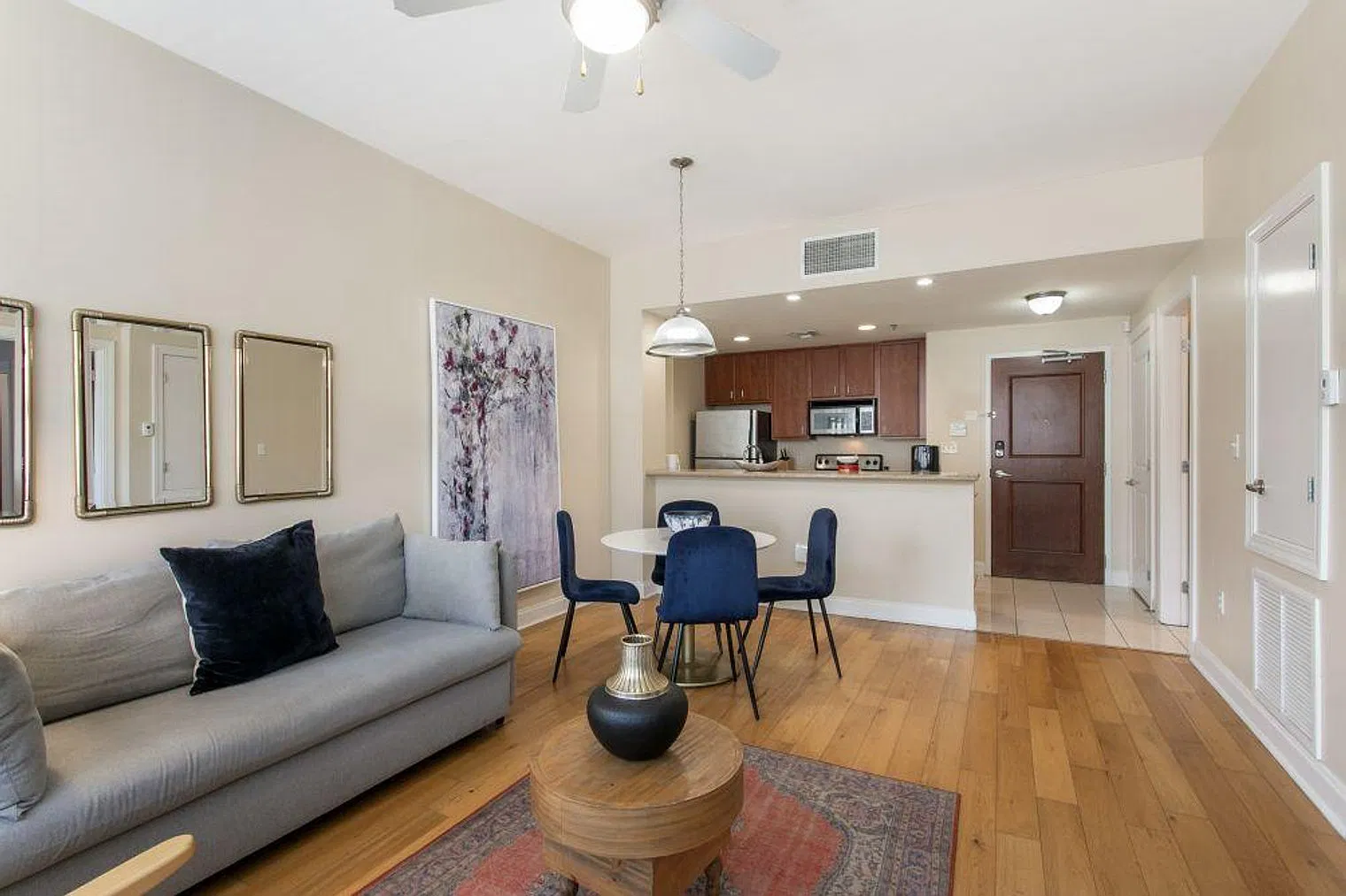 1 bed, 2.0 bath, 430 sqft, $4,137 — Photo 3