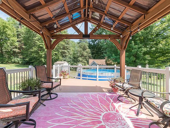2nd image of 102 Shadow Bend Ln
