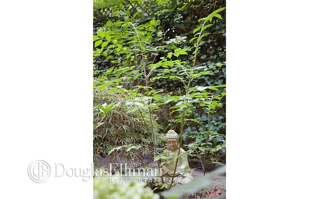 Rented by Douglas Elliman | media 23